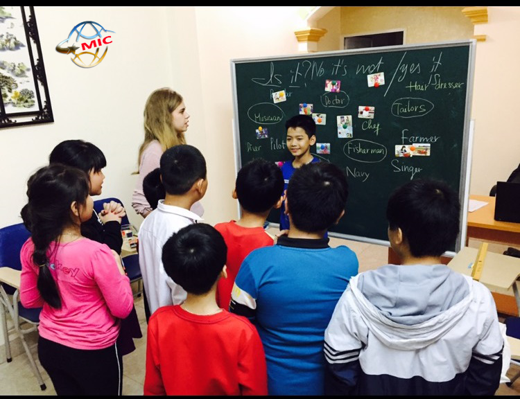 lợi ích thuê giáo viên nước ngoài
