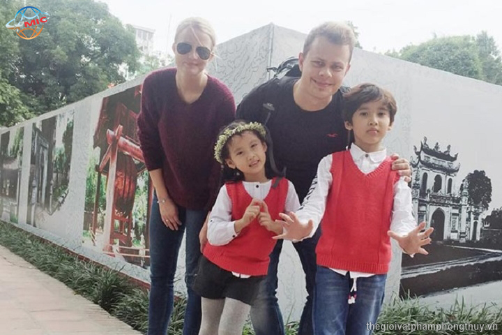 Bí quyết học tiếng Anh bất ngờ của hai bé người Việt