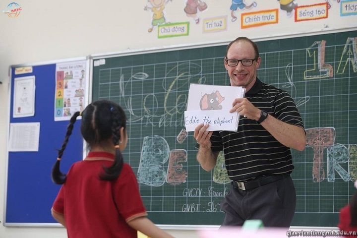 Giáo viên bản ngữ dạy ngoại ngữ ở Việt Nam cần những chứng chỉ nào?